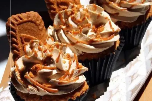 Lotus Cupcake