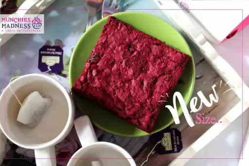 Chocolate Chip Red Velvet Medium Brownie